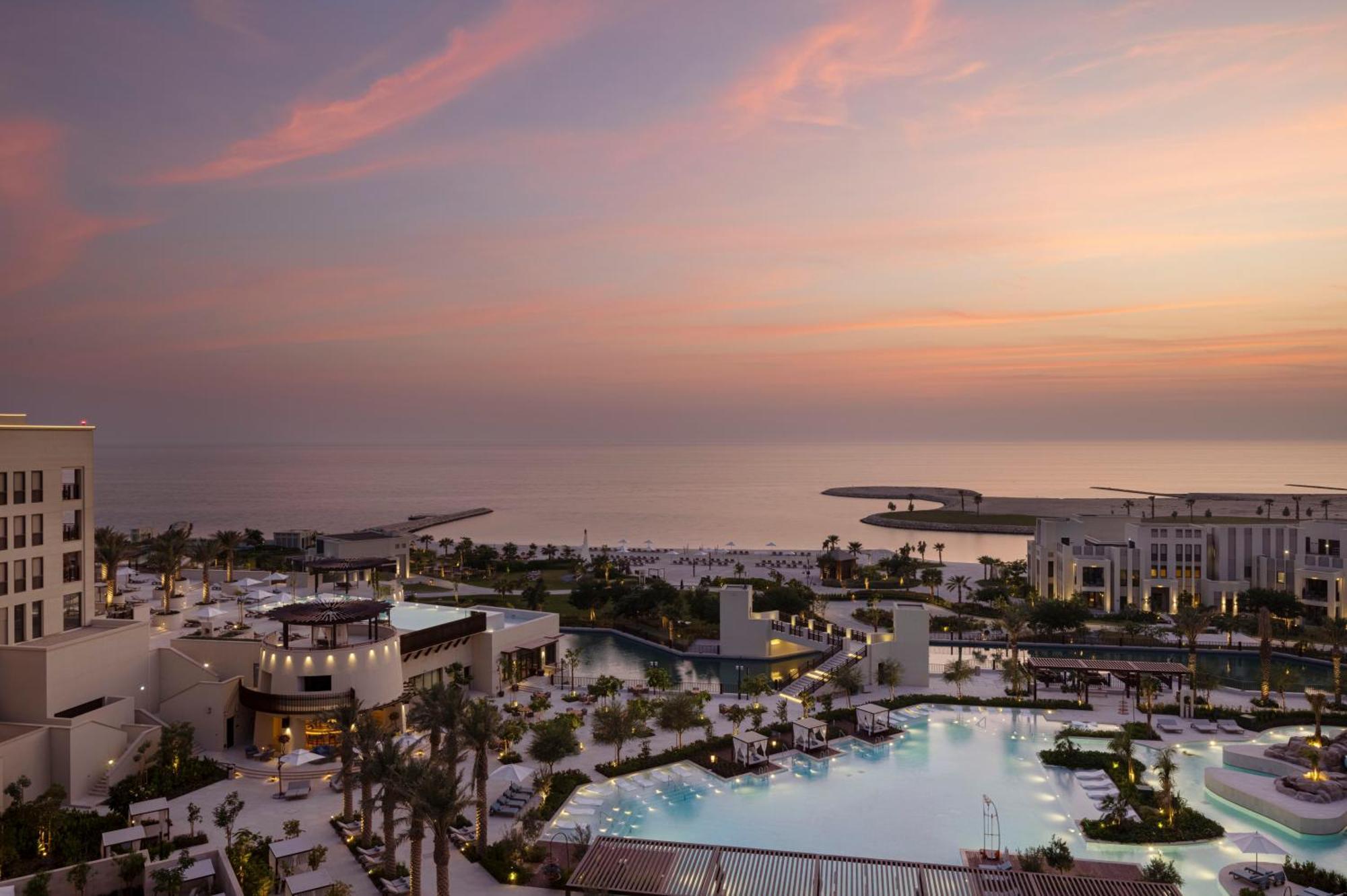 Jumeirah Gulf Of Bahrain Manama Exterior foto The resort at sunset